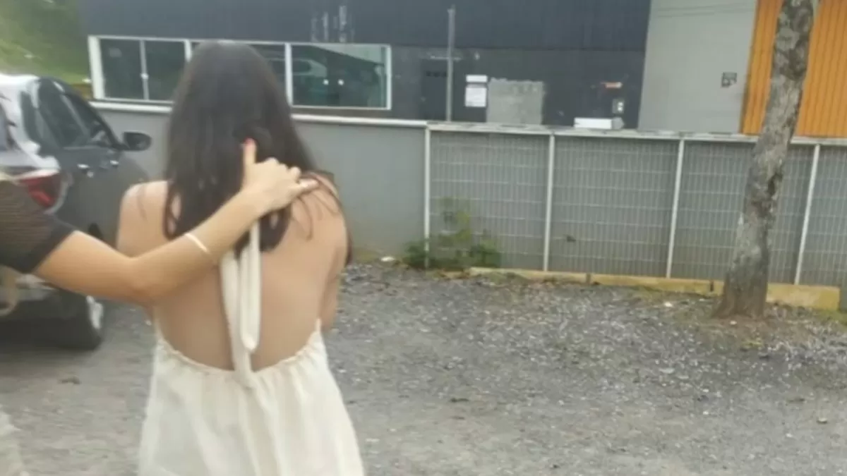 Em SC, mulher é presa suspeita de queimar a mão da enteada de 2 anos