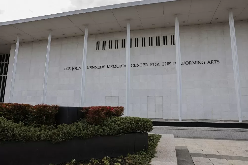 Artistas cancelam apresentações no antigo Kennedy Center, rebatizado com nome de Trump