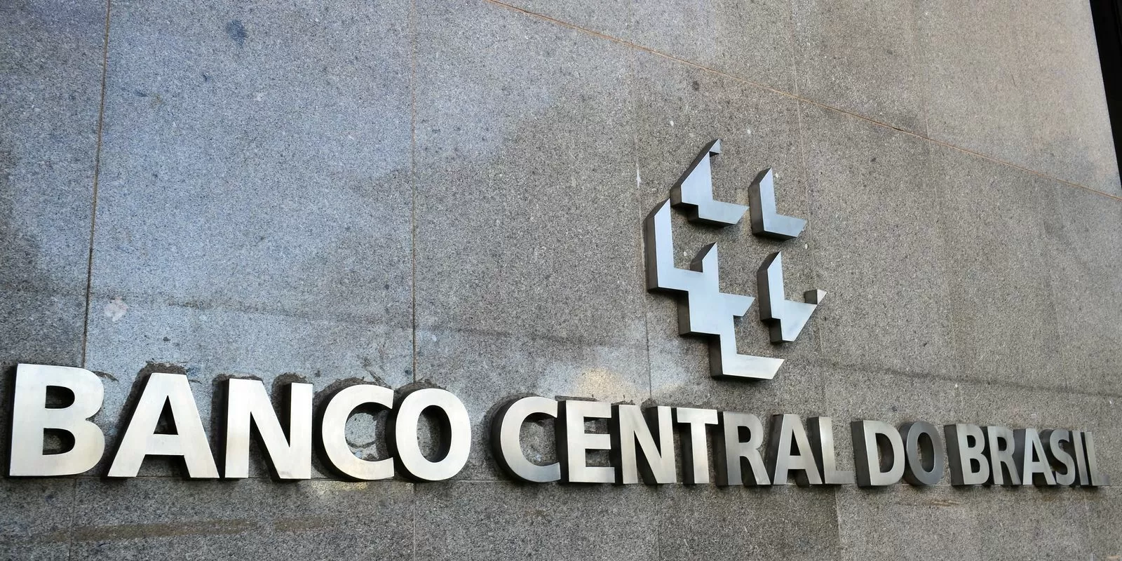 Juros para famílias sobem para 60,1% ao ano em 2025