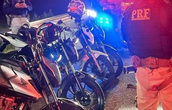Racha com motos e manobras perigosas termina com quatro apreensões na BR-101 em SC