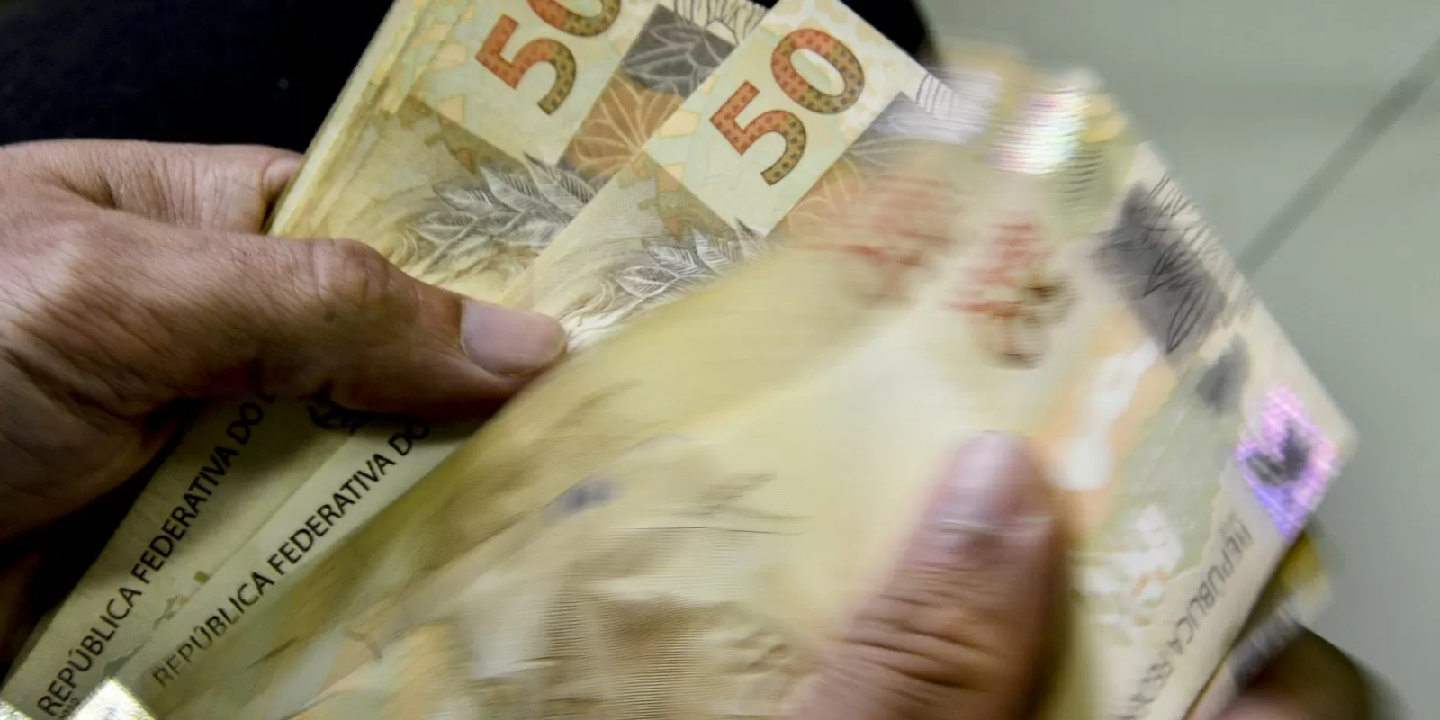 Isenção de IR para quem ganha até R$ 5 mil entra em vigor
