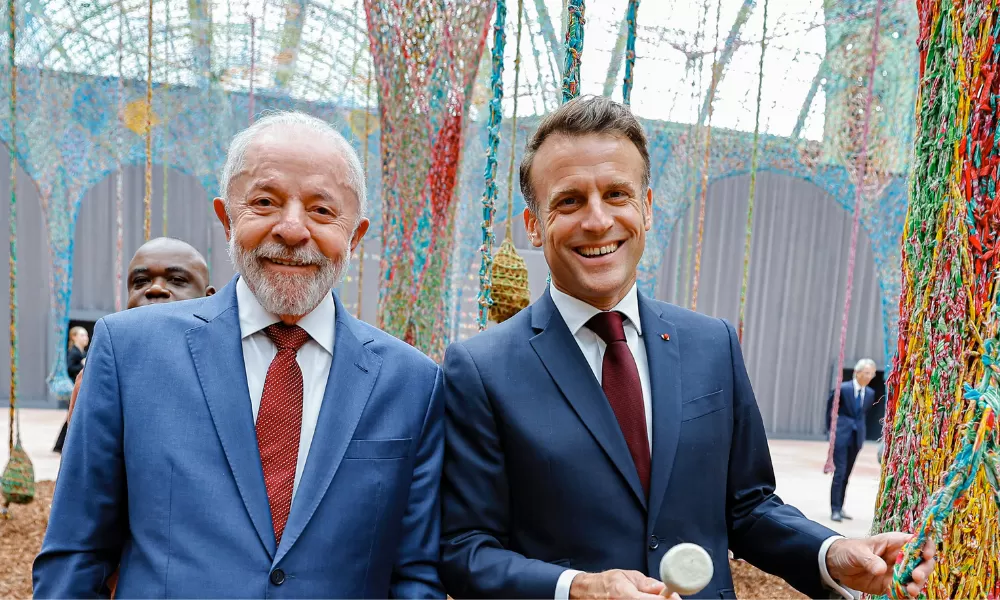 Lula e Macron conversam por telefone sobre Venezuela e proposta de Trump