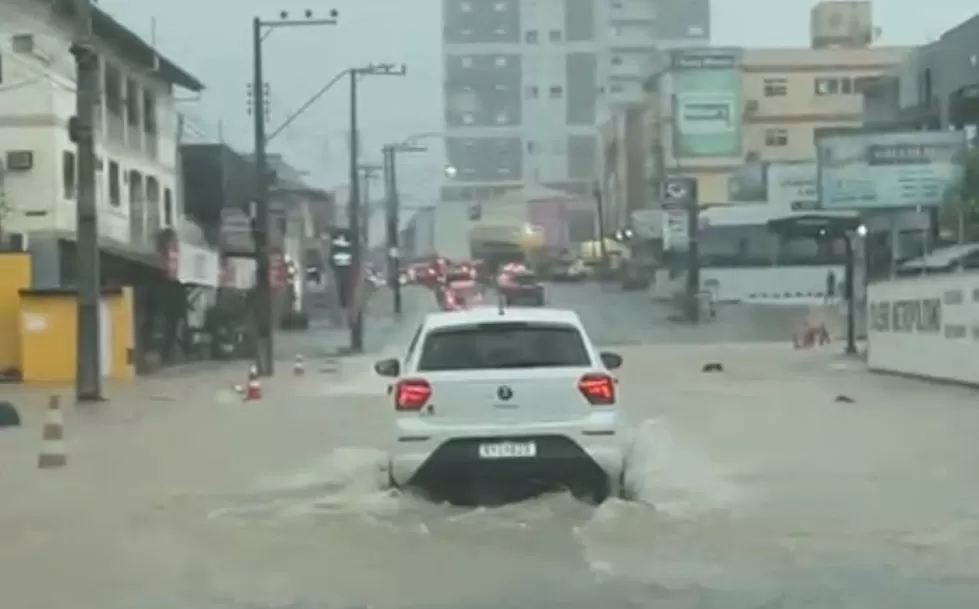 Indaial registra mais de 86 mm de chuva em poucas horas, aponta monitoramento estadual