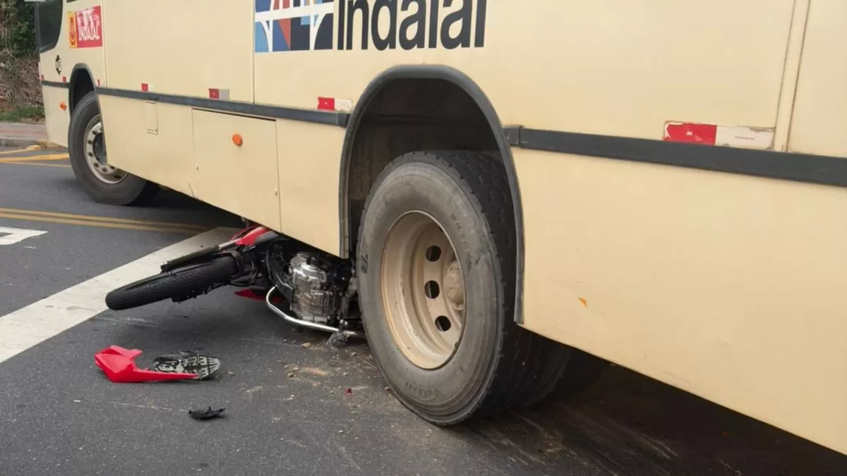 Motociclista é socorrido em parada cardiorrespiratória após colisão com ônibus em Indaial