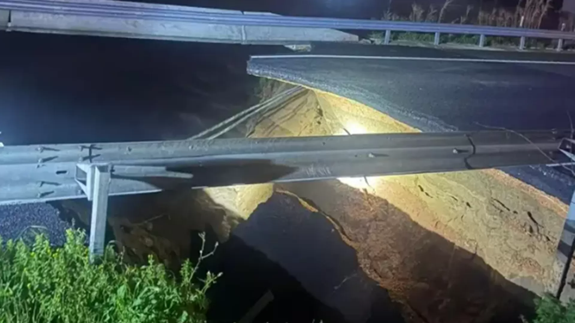 Troço da A1 ruiu na zona de Coimbra após ruptura de dique