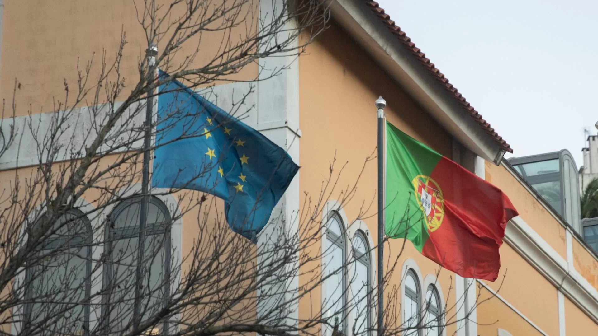 Portugal é o 2.º país que mais confia na capacidade de a UE proteger os seus cidadãos