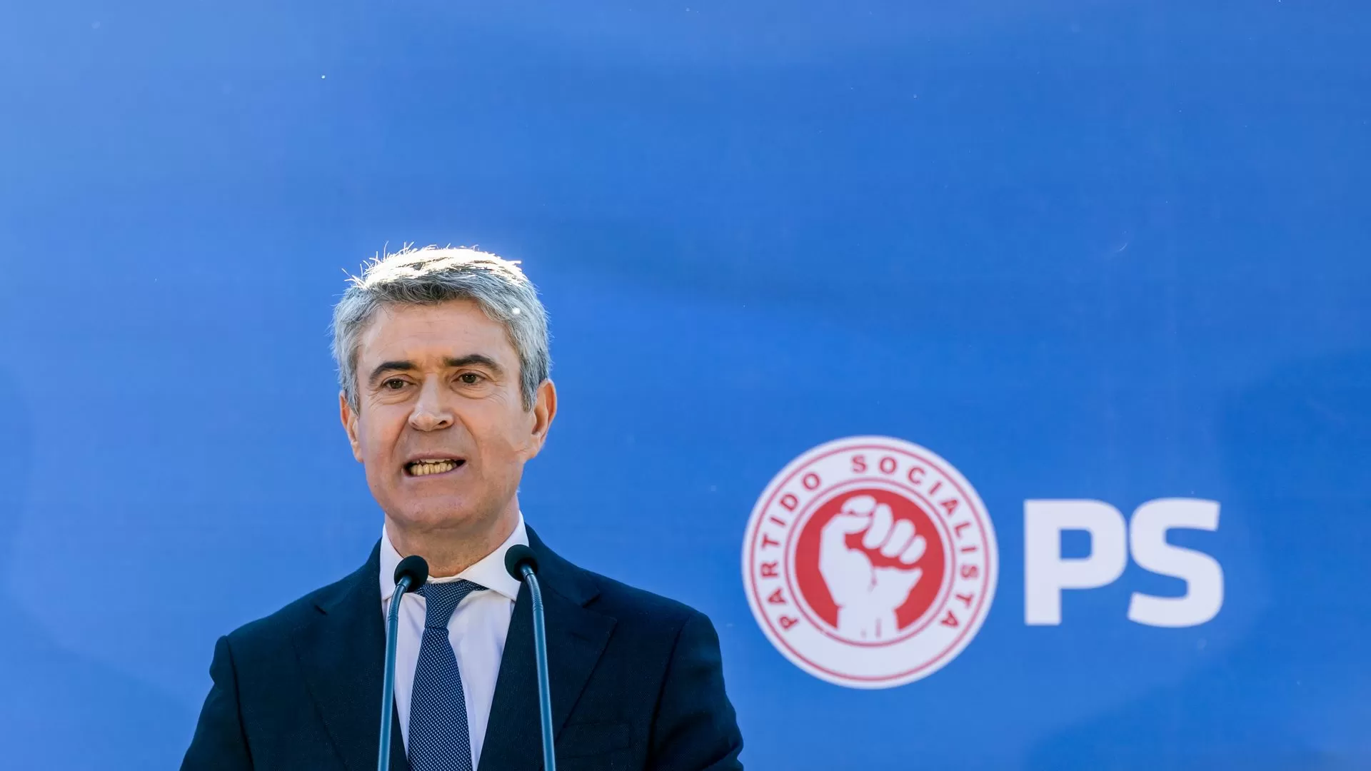 Carneiro disponível para consenso na Justiça acusa Governo de ser "sempre partidário"