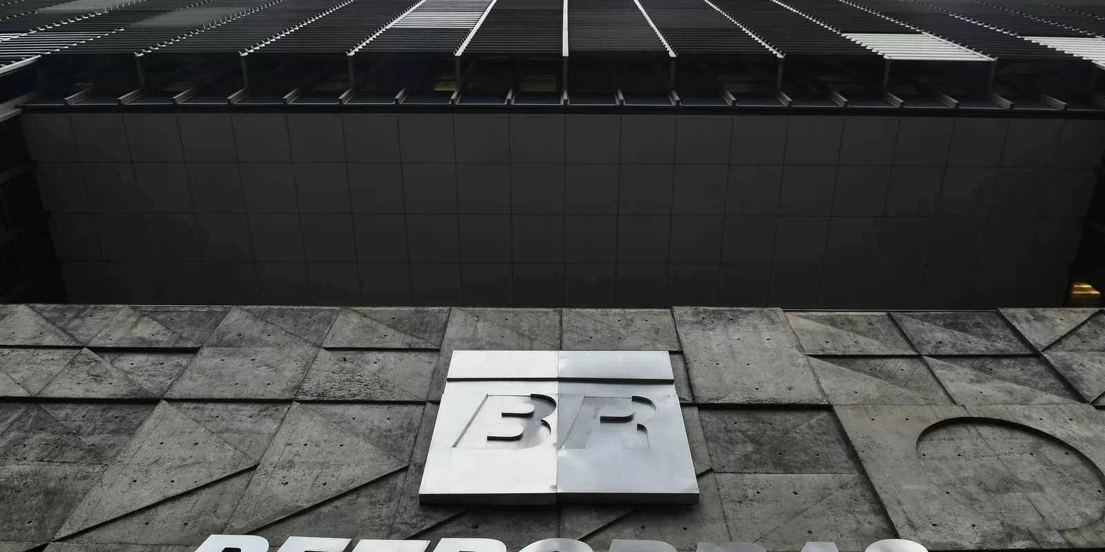 Petrobras compra 42,5% de bloco de exploração de petróleo na Namíbia
