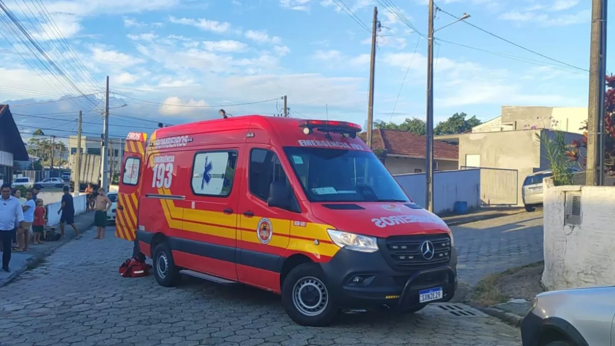 Criança de 6 anos fica ferida após ser atropelada por motocicleta em Gaspar