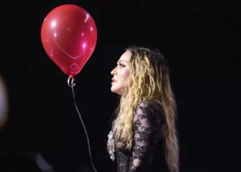 Jornalista volta atrás e desmente que Madonna doou R$ 10 milhões para o RS