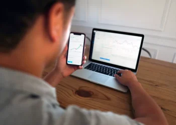 “Transformando a sociedade através das Finanças: a história de sucesso de Teodoro Bastos”