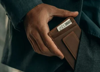 “Desmistificando as Finanças: Importância e Simplificação”