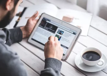 Rússia proíbe acesso por internet e radiodifusão a 81 meios de comunicação europeus