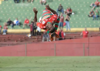 Carlos Henrique celebra gols e mira ‘grandes coisas’ para a Lusa na Copa Paulista