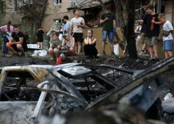 Onda de bombardeios russos causa mortes e atinge hospitais na Ucrânia