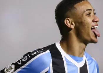 Brentford oficializa contratação de Gustavo Nunes: ‘Menino do Brasil’