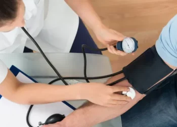 Qual a relação do colesterol com as doenças cardiovasculares?