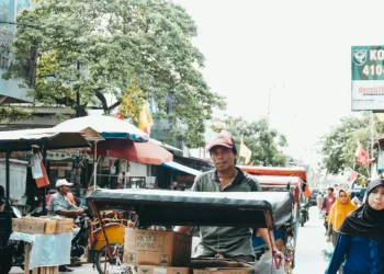 “Desvendando a Economia: Gestão de Recursos Escassos”