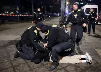 Espanhol é ferido em ataque no Memorial do Holocausto em Berlim; polícia prende suspeito