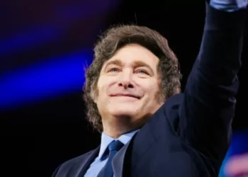 Javier Milei é homenageado como economista do ano pela Ordem dos Economistas do Brasil