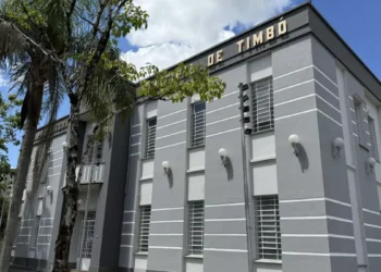 Prefeitura de Timbó convoca profissionais de saúde para vagas de Fonoaudiólogo e Infectologista