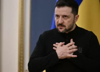 Zelensky se opõe a ‘enfraquecimento’ das sanções contra a Rússia, mas afirma que acordo dos EUA é um ‘passo certo’