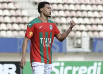 De saída da Lusa, Alex Nascimento deve acertar com time da Série B