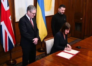 Reino Unido e Ucrânia firmam acordo de empréstimo de mais de 2 bilhões de libras