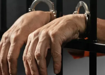 Homem com mandado de prisão por estupro é preso em Brusque