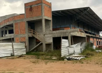 Complexo Esportivo de Timbó: obra parada há quase 2 meses e sem data para retorno
