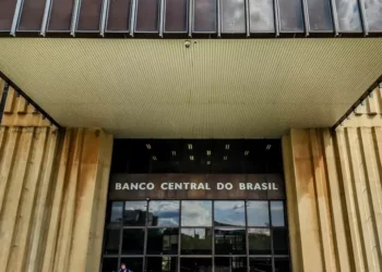 Banco Central eleva juros para 14,25%, maior patamar desde governo Dilma