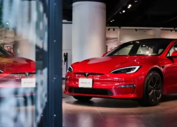 Faturação da Tesla cai mais do que o esperado no primeiro trimestre