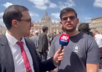 Brasileiro conta como foi a experiência de se despedir do papa Francisco na Basílica de São Pedro