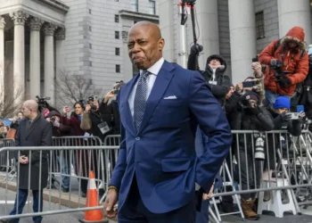 Juiz arquiva acusações de corrupção contra prefeito de Nova York