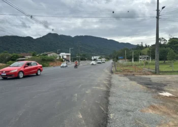 SC 477, entre Timbó e Benedito: asfalto está concluído, falta parte da sinalização