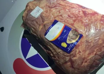 Homem finge desmaio ao ser flagrado tentando furtar carne de supermercado em Indaial
