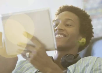 Foundever mobiliza 150 mil colaboradores em semana global dedicada à IA