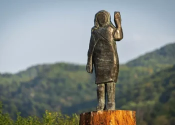 Estátua da primeira-dama dos EUA desaparece misteriosamente na Eslovênia