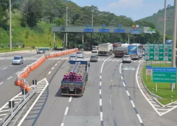 Espírito Santo investiu 20% da receita em infraestrutura, diz governador