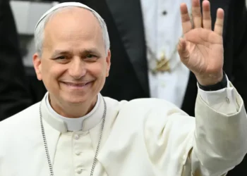 Papa Leão XIV faz aceno a conservadores e diz que família se baseia na ‘união estável entre homem e mulher’