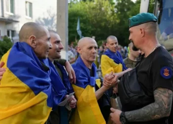 Rússia e Ucrânia realizam maior troca de prisioneiros desde o início do conflito