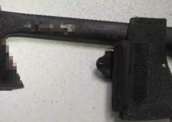 Homem é agredido com machadinha pelo próprio filho em Blumenau e segue internado na UTI