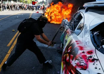 Trump pode enviar fuzileiros navais para Los Angeles, medida que o governador da Califórnia classifica como ‘insana’