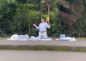 Oração e confiança: vendedor encanta pessoas com gesto raro em Blumenau