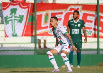 STJD marca julgamento do atacante De Paula, que pode pegar até seis jogos de gancho