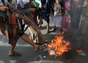 Houthis ameaçam atacar navios dos EUA no Mar Vermelho se país intervir contra Irã