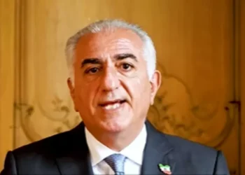 Filho do último xá do Irã convoca ‘revolta nacional’ para recuperar o país da república islâmica