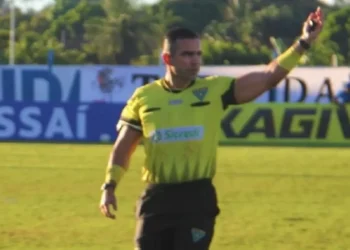 Árbitro de jogo da Lusa é suspenso e multado