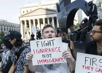 Trump suspende ações do Serviço de Imigração em setores cruciais para a economia