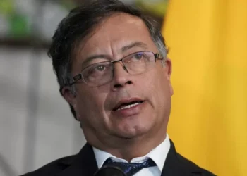 Avião presidencial da Colômbia é desviado após possível ameaça em voo de volta para Bogotá